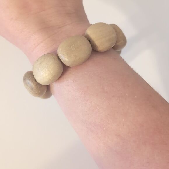 629 Chunky Tan Wood‎ Beaded Stretch Bracelet - Picture 1 of 4